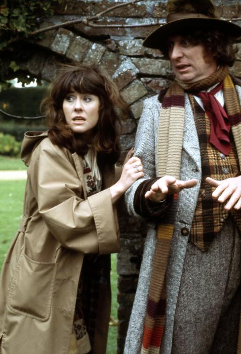 Elisabeth Sladen در صحنه سریال تلویزیونی دکتر هو به همراه Tom Baker