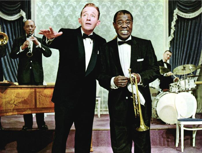Louis Armstrong در صحنه فیلم سینمایی High Society به همراه Bing Crosby