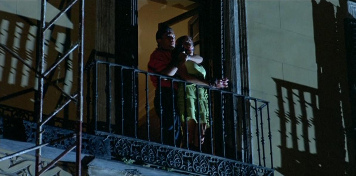 Carmen Maura در صحنه فیلم سینمایی Law of Desire به همراه آنتونیو باندراس