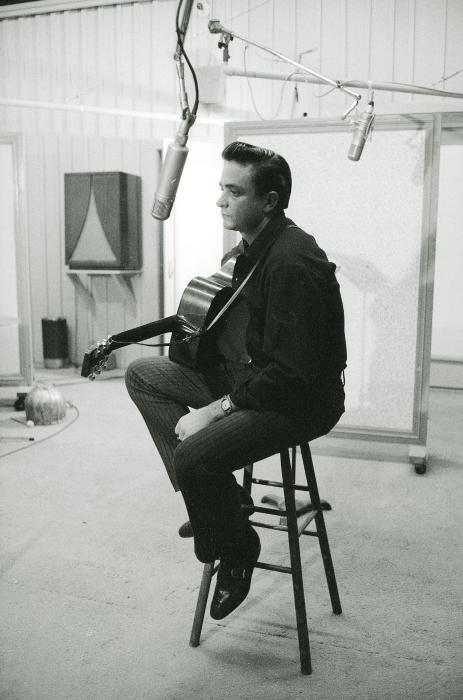 Johnny Cash در صحنه فیلم سینمایی سر به راه باش