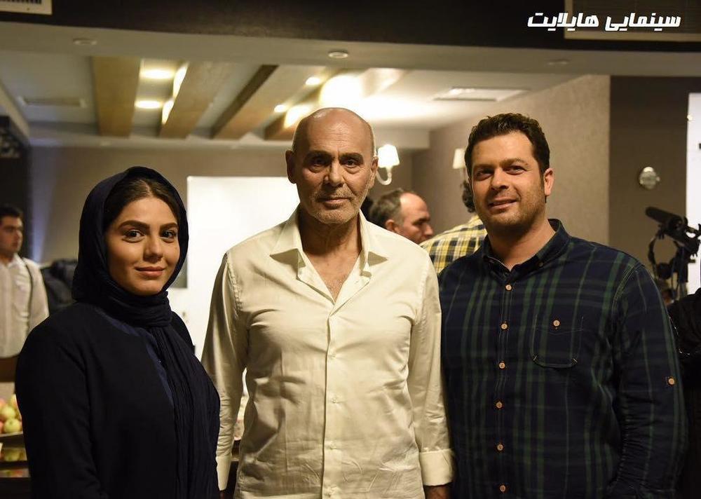 آزاده زارعی در پشت صحنه فیلم سینمایی هایلایت به همراه پژمان بازغی و جمشید هاشم‌پور