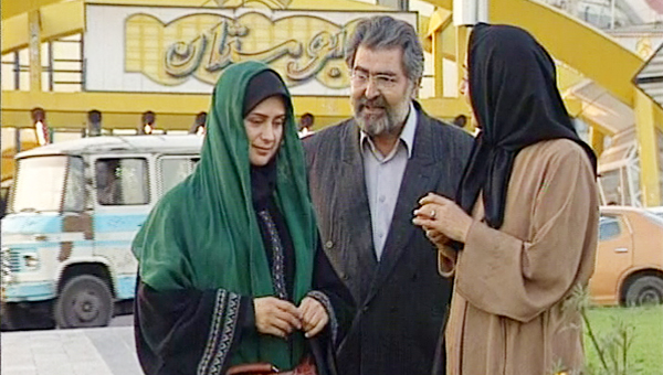 لعیا زنگنه در صحنه سریال تلویزیونی تولدی دیگر به همراه محمود عزیزی