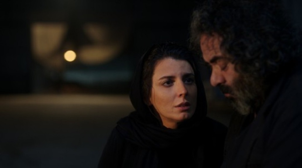 لیلا حاتمی در صحنه فیلم سینمایی خوک به همراه حسن معجونی