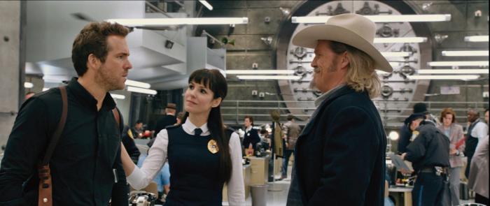 مری-لوئیز پارکر در صحنه فیلم سینمایی آر.آی.پی.دی به همراه جف بریجز و رایان رینولد