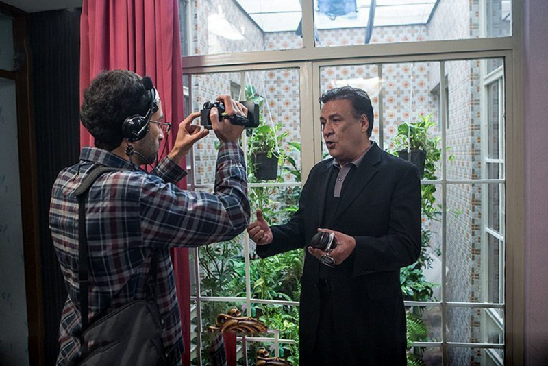 عبدالرضا اکبری در پشت صحنه سریال تلویزیونی فاخته