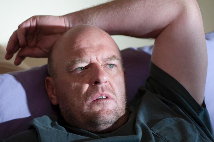 Dean Norris در صحنه سریال تلویزیونی برکینگ بد