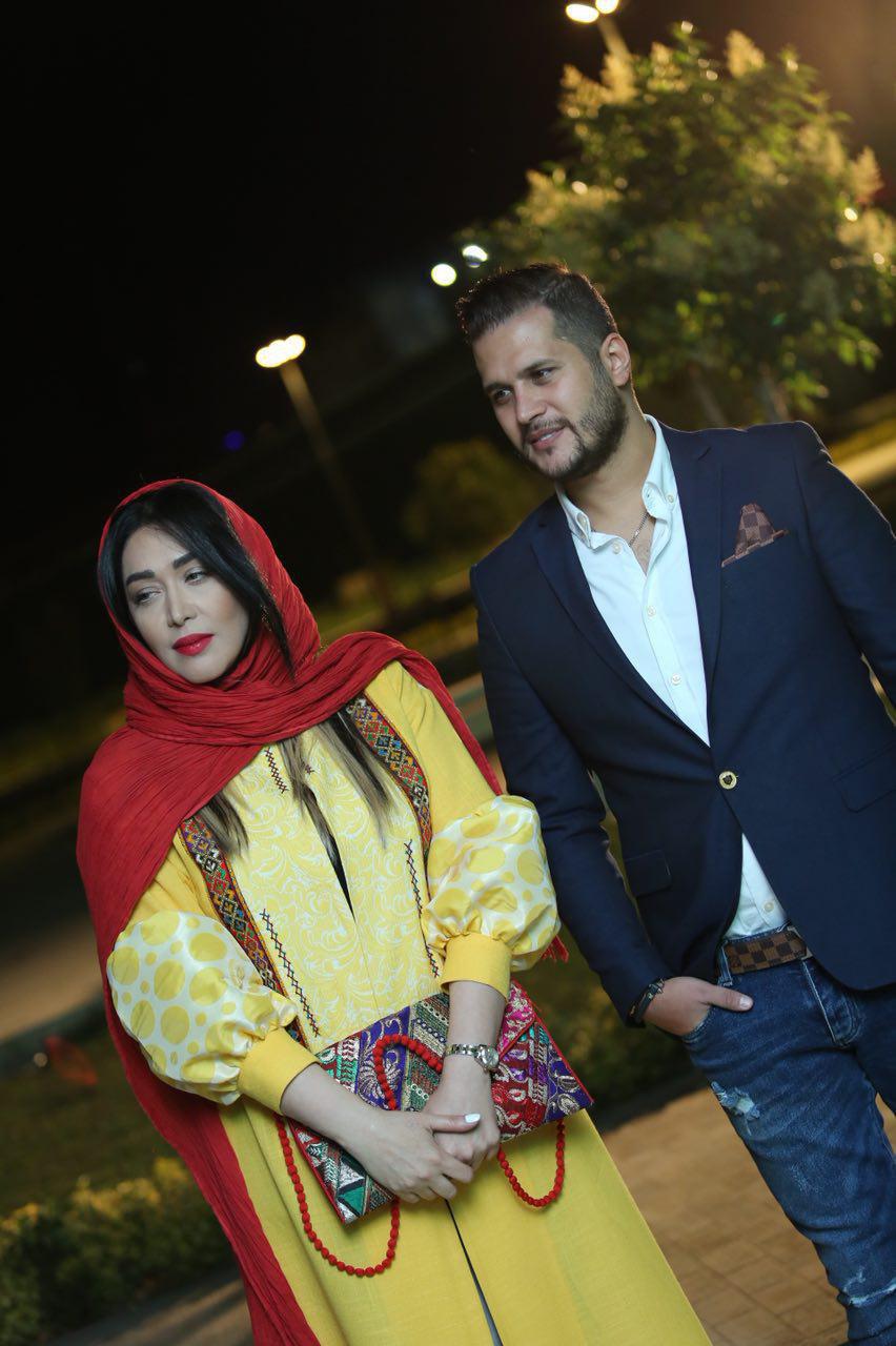 سارا منجزی در اکران افتتاحیه فیلم سینمایی شماره 17 سهیلا به همراه سیاوش خیرابی