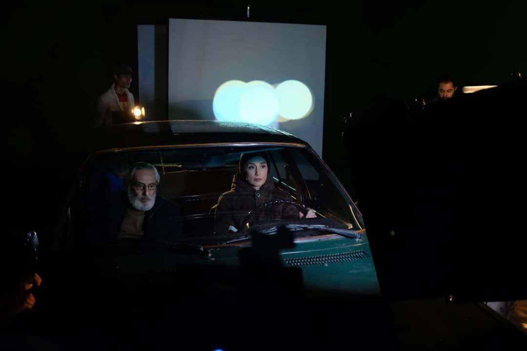 جمشید مشایخی در صحنه فیلم سینمایی سینما شهر قصه به همراه هدیه تهرانی
