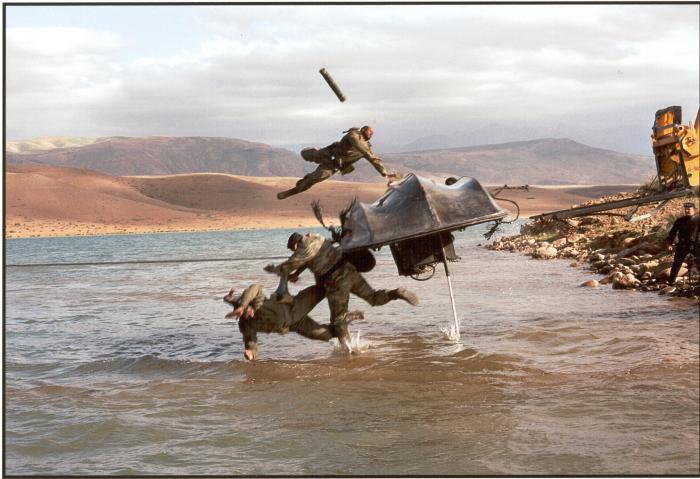 Charles Jarman در صحنه فیلم سینمایی صحرا