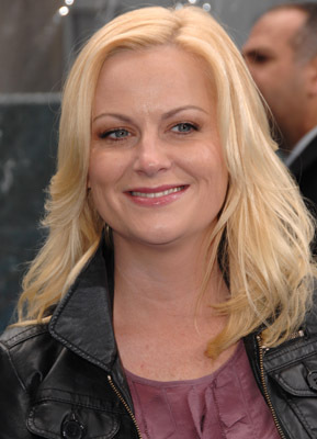 Amy Poehler در صحنه فیلم سینمایی هیولاها علیه بیگانگان