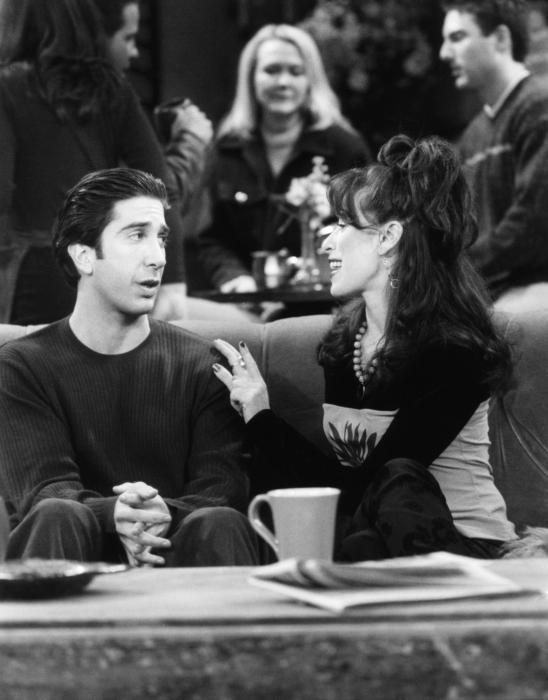 Maggie Wheeler در صحنه سریال تلویزیونی دوستان به همراه David Schwimmer