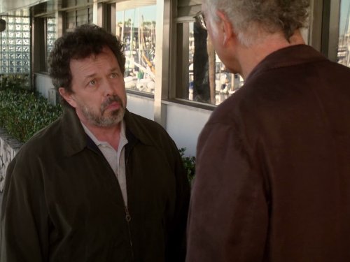 Curtis Armstrong در صحنه سریال تلویزیونی زیاد ذوق زده نشو