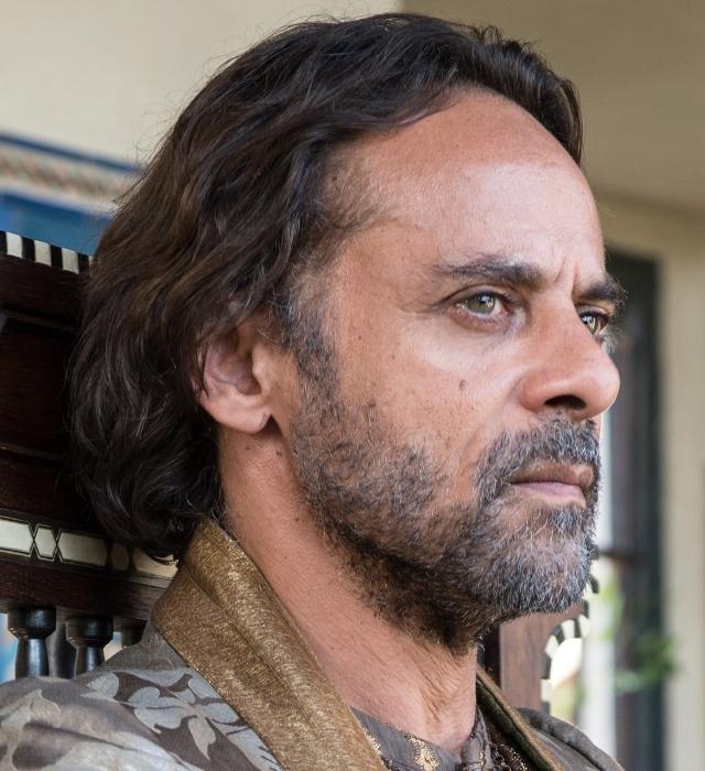 Alexander Siddig در صحنه سریال تلویزیونی بازی تاج و تخت