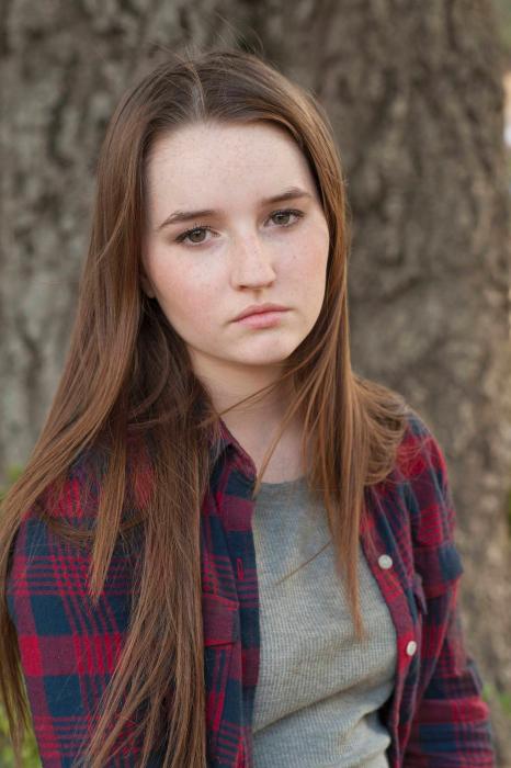 Kaitlyn Dever در صحنه سریال تلویزیونی درست به هدف