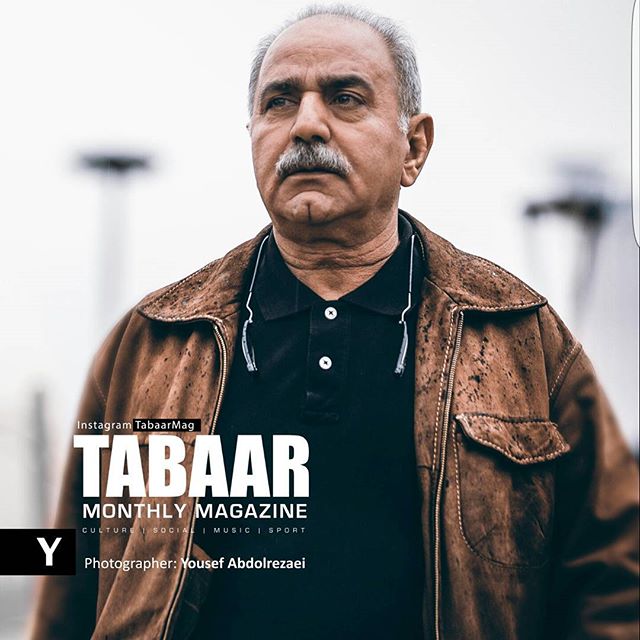 تصویری از پرویز پرستویی، بازیگر و تهیه کننده سینما و تلویزیون در حال بازیگری سر صحنه یکی از آثارش