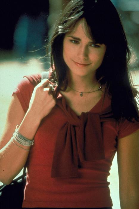 Jordana Brewster در صحنه فیلم سینمایی کادر آموزشی