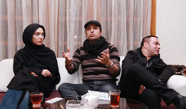 اشکان خطیبی در نشست خبری سریال تلویزیونی بچه‌های نسبتاً بد به همراه شهرزاد کمال‌زاده