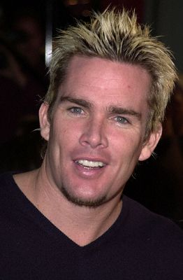 Mark McGrath در صحنه فیلم سینمایی کوکائین