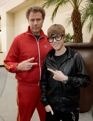 Justin Bieber در صحنه فیلم سینمایی مگامایند به همراه ویل فرل