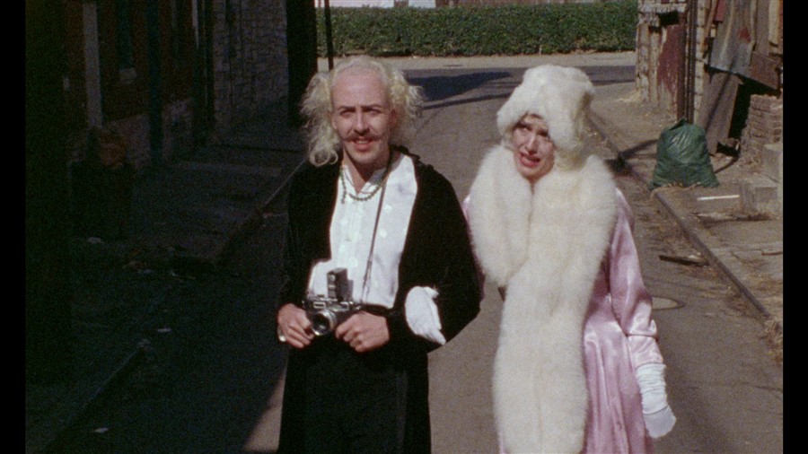 David Lochary در صحنه فیلم سینمایی Female Trouble به همراه Mary Vivian Pearce