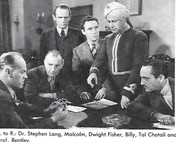 Robert Strange در صحنه فیلم سینمایی Adventures of Captain Marvel به همراه George Pembroke، Frank Coghlan Jr.، George Lynn، John Davidson و Harry Worth