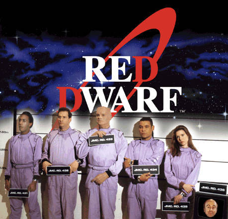 Norman Lovett در صحنه سریال تلویزیونی Red Dwarf به همراه Robert Llewellyn، Danny John-Jules، Chris Barrie و Craig Charles