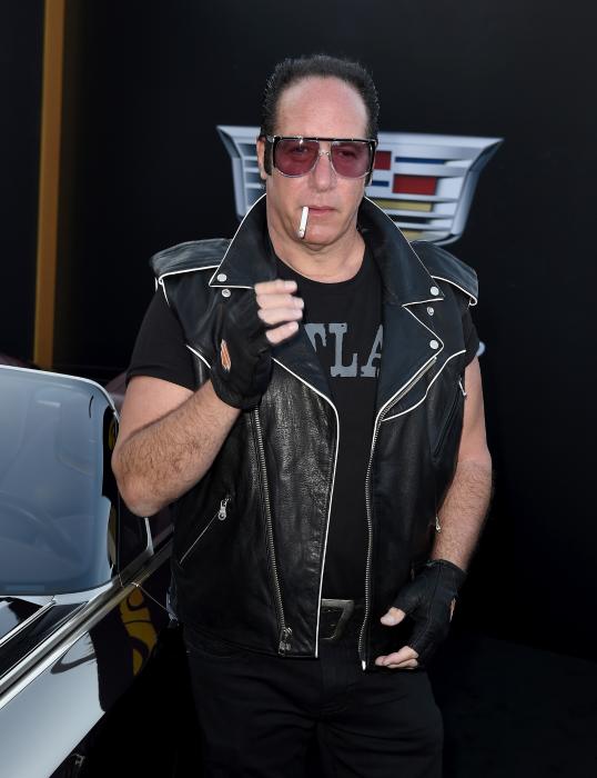 Andrew Dice Clay در صحنه فیلم سینمایی دارودسته