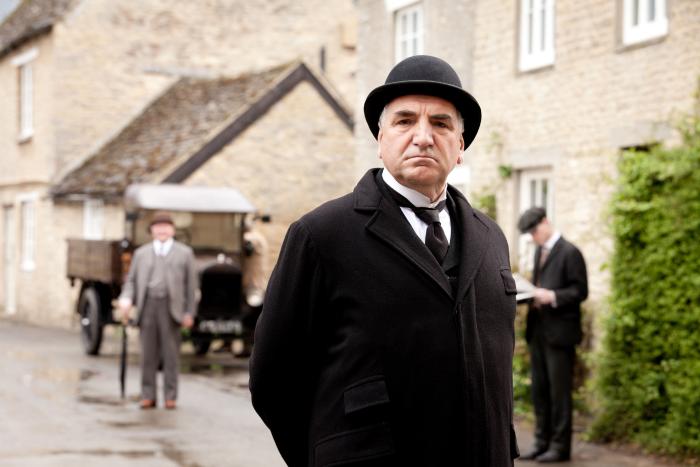 Jim Carter در صحنه سریال تلویزیونی دانتون ابی