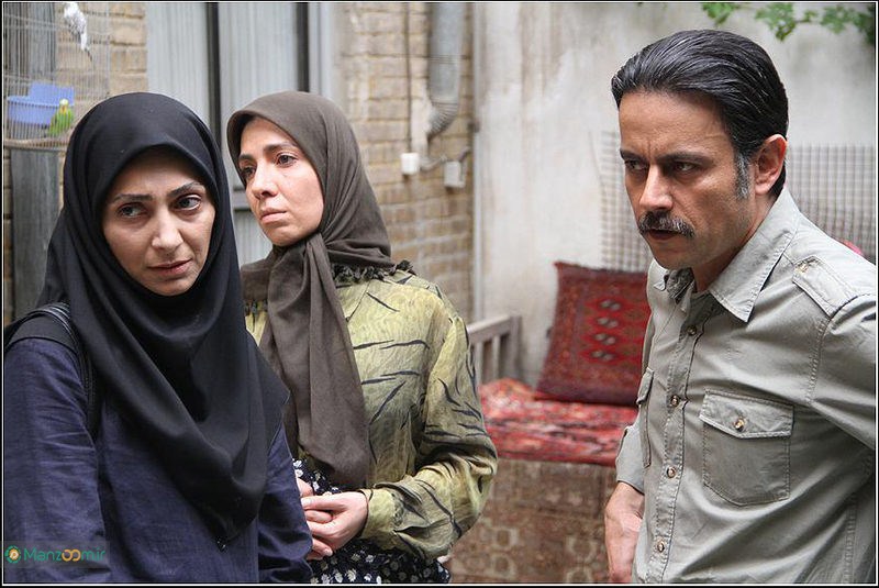نیلوفر خوش‌خلق در صحنه سریال تلویزیونی نفس گرم به همراه رحیم نوروزی
