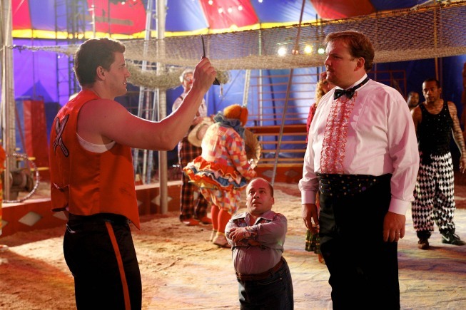 Andy Richter در صحنه سریال تلویزیونی استخوان ها به همراه Ed Gale و David Boreanaz