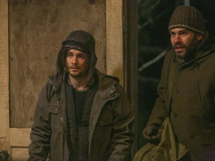 Rossif Sutherland در صحنه فیلم سینمایی Edge of Winter به همراه شایلو فرناندز