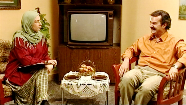 علی عمرانی در صحنه سریال تلویزیونی دو قلوها به همراه لاله صبوری