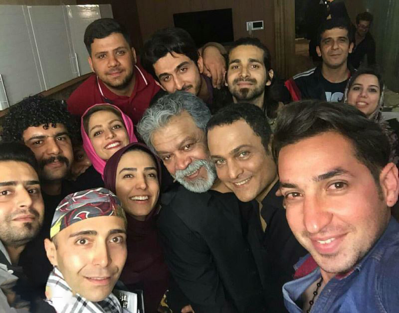 سوگل طهماسبی در پشت صحنه سریال تلویزیونی برادر به همراه حسن پورشیرازی و حسین یاری