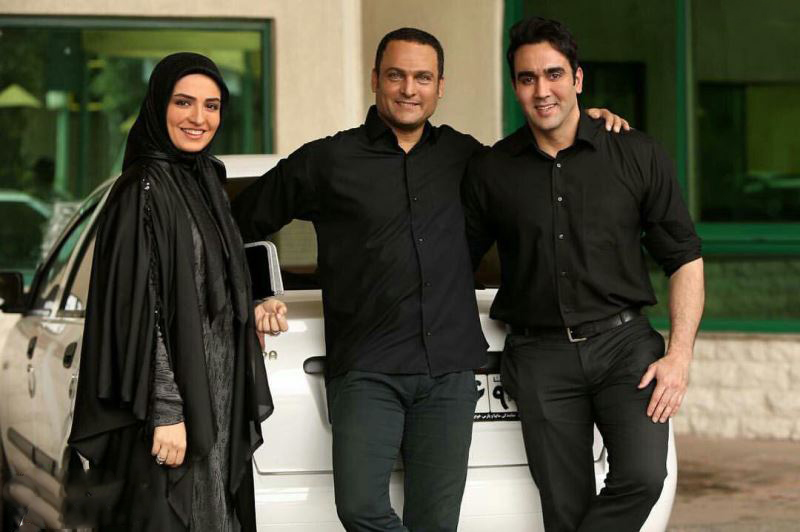 گلاره عباسی در پشت صحنه سریال تلویزیونی برادر به همراه پوریا پورسرخ و حسین یاری