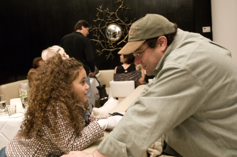 Madison Pettis در صحنه فیلم سینمایی نقشه بازی به همراه Andy Fickman