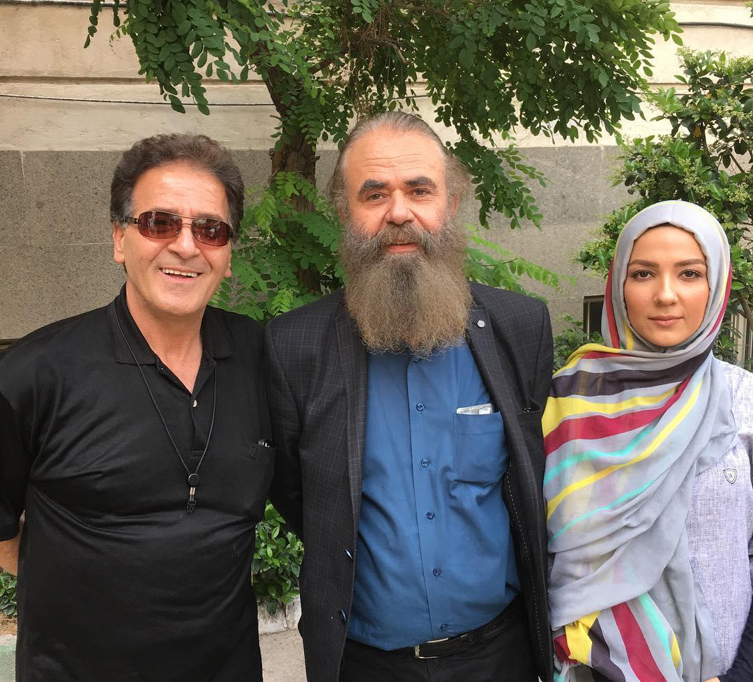 امیرحسین شریفی در پشت صحنه سریال تلویزیونی روزهای بی‌قراری به همراه ابوالفضل پورعرب و سارا نازپرور صوفیانی