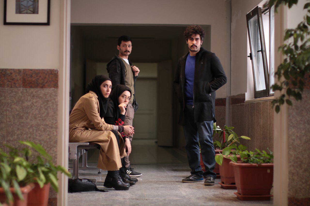 ساناز طاری در صحنه سریال تلویزیونی پدر