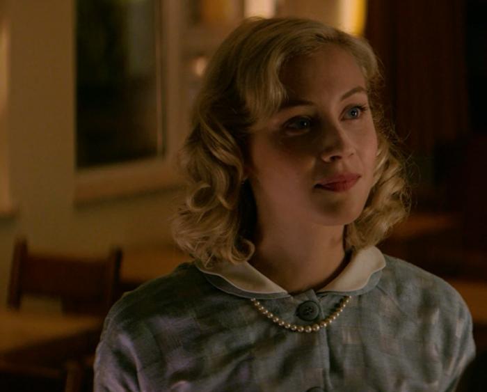 Sarah Gadon در صحنه سریال تلویزیونی 11.22.63