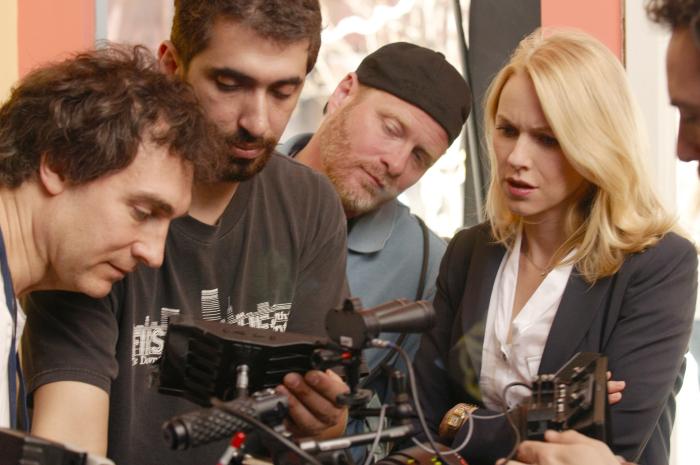 داگ لیمان در صحنه فیلم سینمایی بازی منصفانه به همراه نائومی واتس