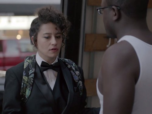 Ilana Glazer در صحنه سریال تلویزیونی Broad City به همراه هانیبال بورس