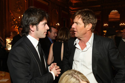 Eduardo Noriega در صحنه فیلم سینمایی نقطه برتری به همراه Dennis Quaid