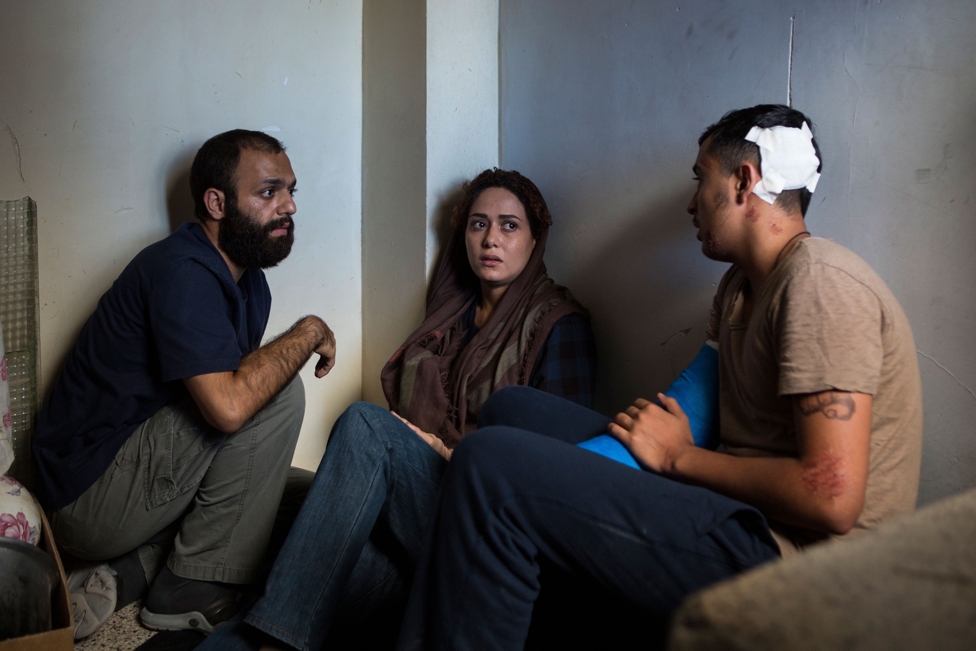پریناز ایزدیار در صحنه فیلم سینمایی تابستان داغ به همراه صابر ابر