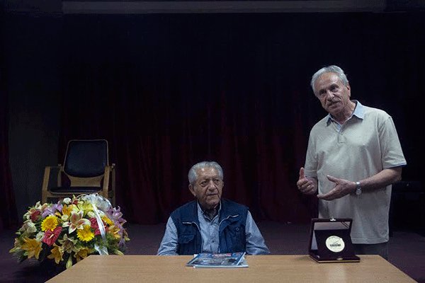 تصویری شخصی از عزت‌الله انتظامی، بازیگر و نویسنده سینما و تلویزیون