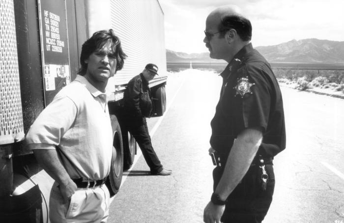 Rex Linn در صحنه فیلم سینمایی آدم ربایی به همراه J.T. Walsh و کرت راسل
