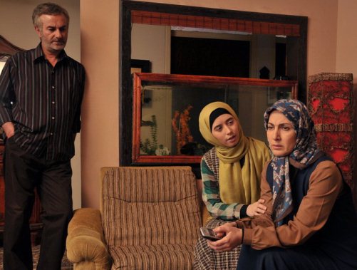 علی عمرانی در صحنه سریال تلویزیونی بال‌های خیس به همراه فاطمه گودرزی