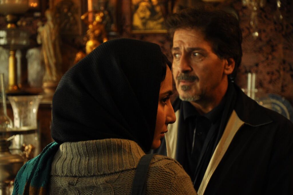 ابوالفضل پورعرب در صحنه فیلم سینمایی سایه های موازی به همراه سمیرا حسن‌پور