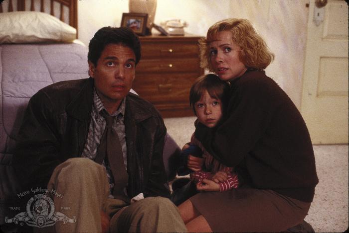 Catherine Hicks در صحنه فیلم سینمایی بازی بچگانه به همراه Alex Vincent و Chris Sarandon