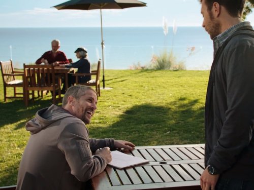 Jonno Roberts در صحنه سریال تلویزیونی استخوان ها به همراه T.J. Thyne