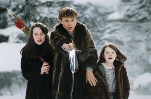 آنا پاپپلول در صحنه فیلم سینمایی سرگذشت نارنیا: شیر، کمد و جادوگر به همراه جورجیا هنلی و William Moseley
