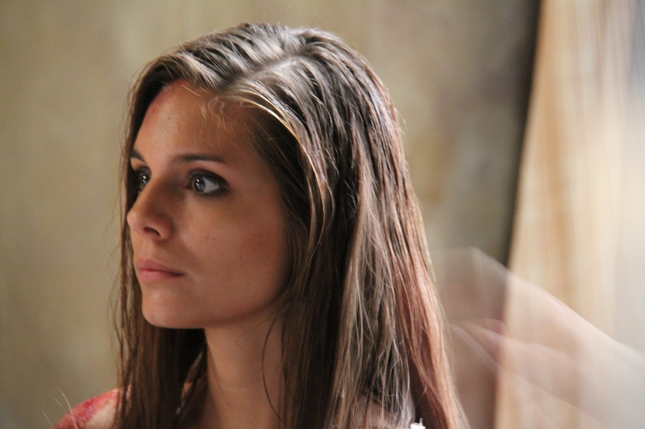 Caitlin Stasey در صحنه فیلم سینمایی All I Need